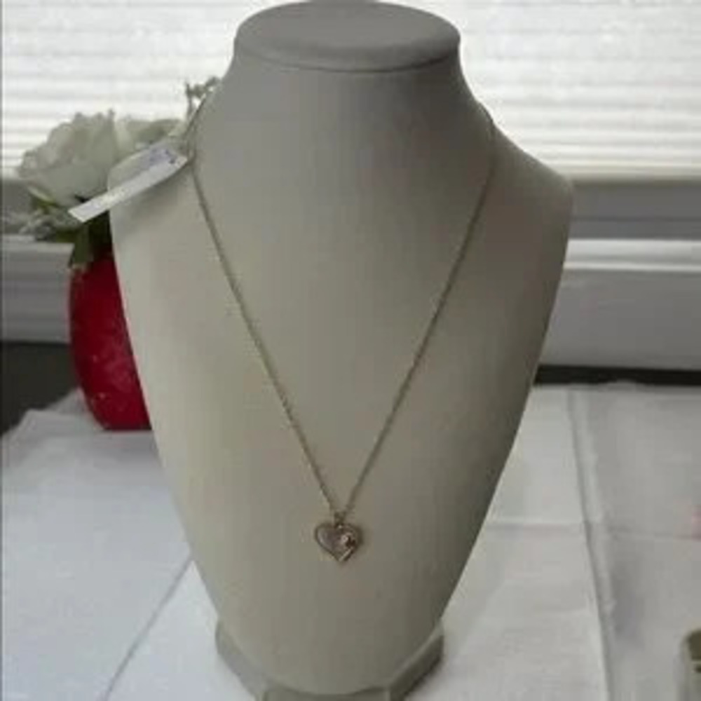 Brand new Tory Burch gold necklace with a shape of a heart pendant